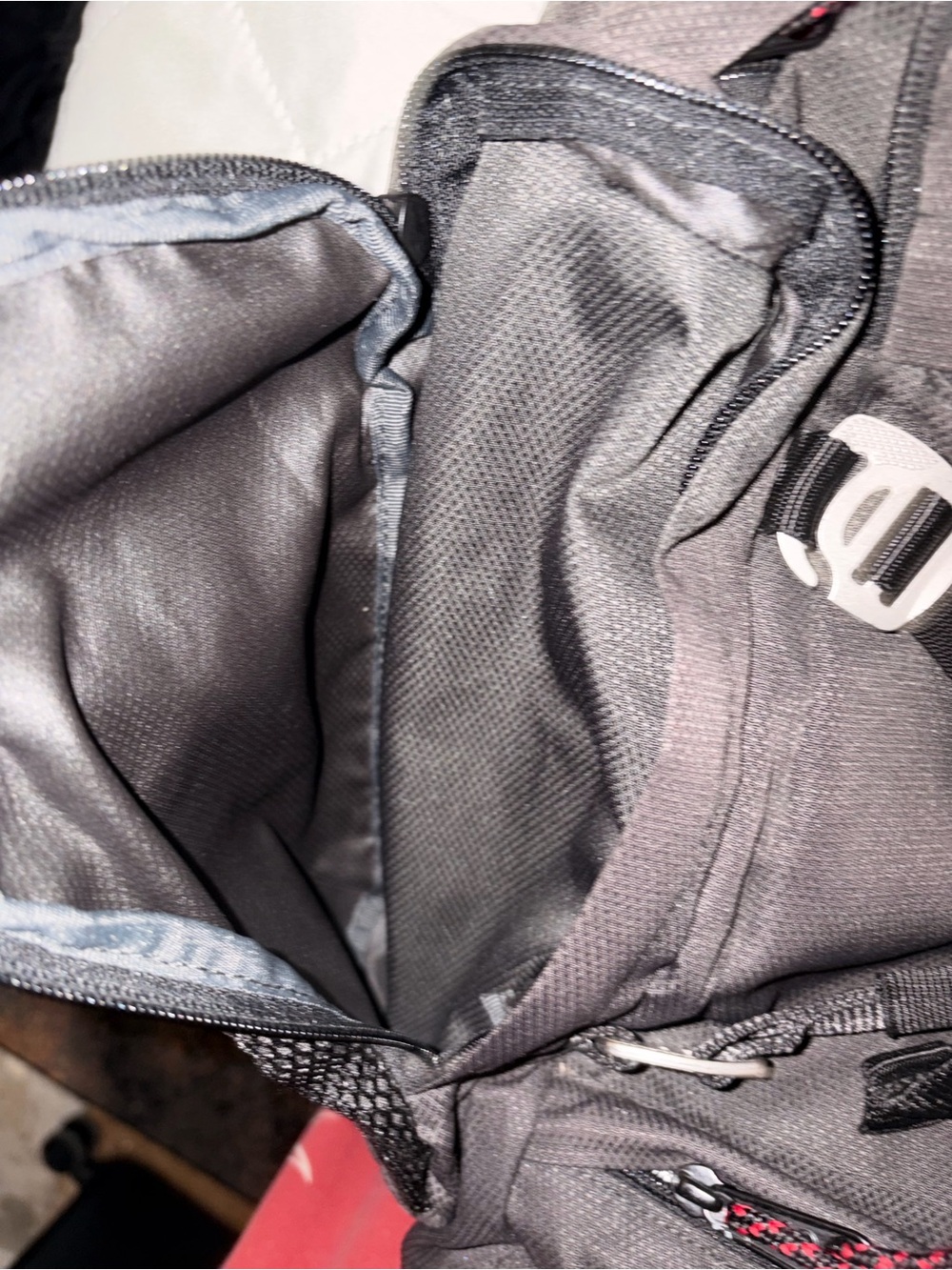 Jansport Growler Backpack 1705cu. Hold 15" Laptop Or 3L Hydration Bladder - Picture 8 of 9